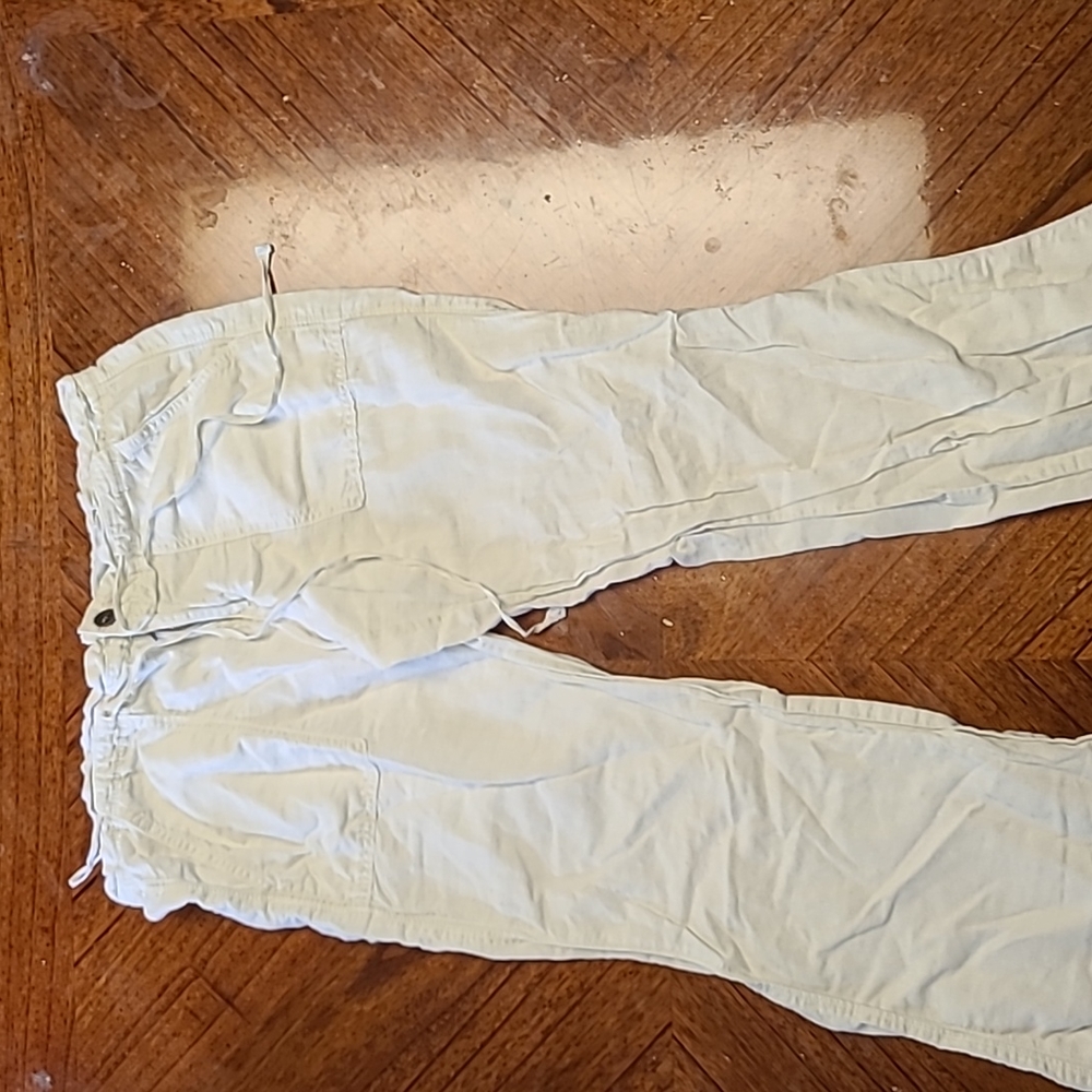 American Eagle Outfitters Women's Cargo Pants.  SIZE 2 cream color.